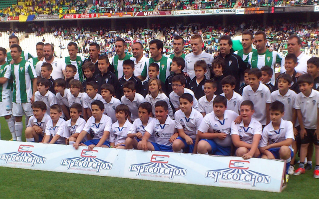 La Escuela Municipal de fútbol asiste a un partido del Córdoba CF