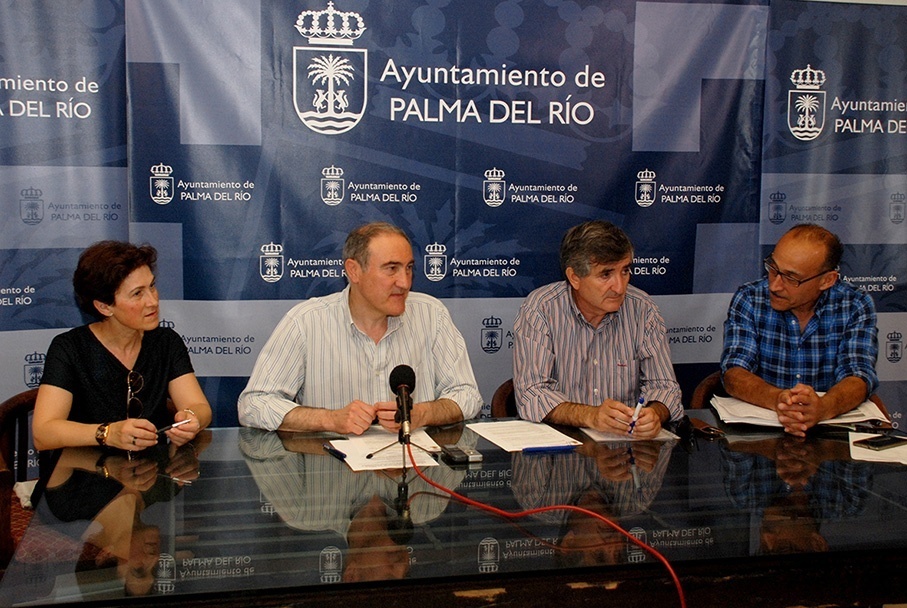 Firma del convenio entre el Ayuntamiento y la Junta Local de AECC y Asociación Balzheimer