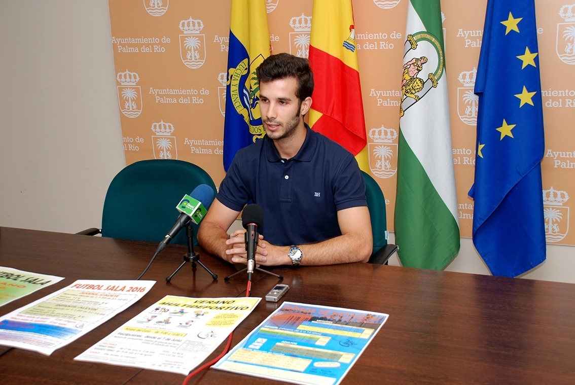 El concejal de Deportes, José María Parra Ortiz, en rueda de prensa