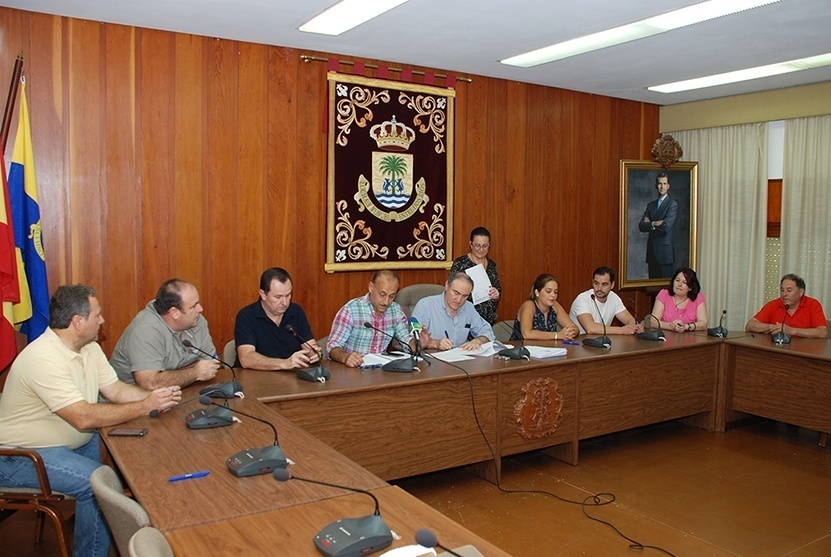 El alcalde firma convenios de cesión de los espacios de Participación Ciudadana con nueve asociaciones locales 1