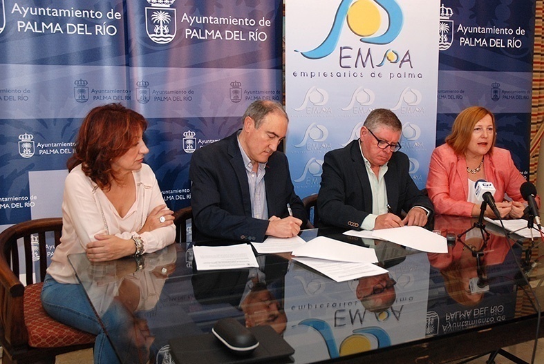 Firma de convenio entre el Ayuntamiento y la Asociación EMPA