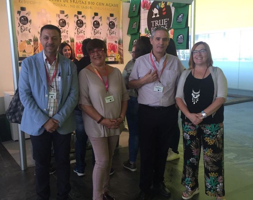 La Teniente de Alcalde de Desarrollo Económico visita los stands de las empresas palmeñas en la Feria Andalucía Sabor