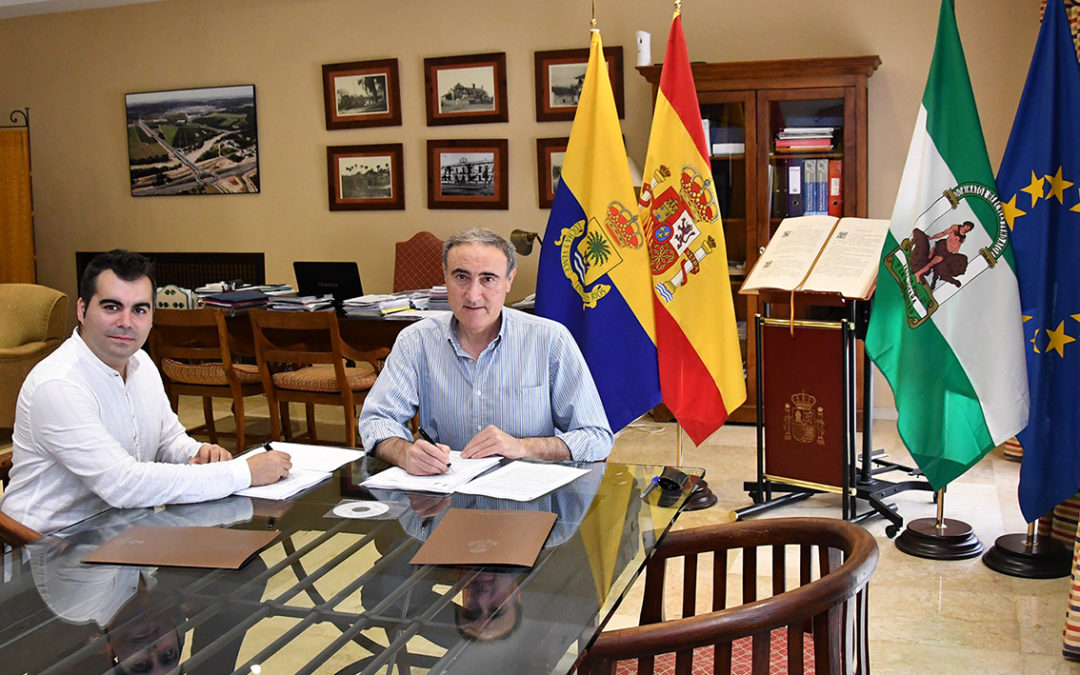 El alcalde y el representante de la UTE Nexo firman el contrato para el diseño y la ejecución el Museo Santa Clara – Espacio Victorio&Lucchino