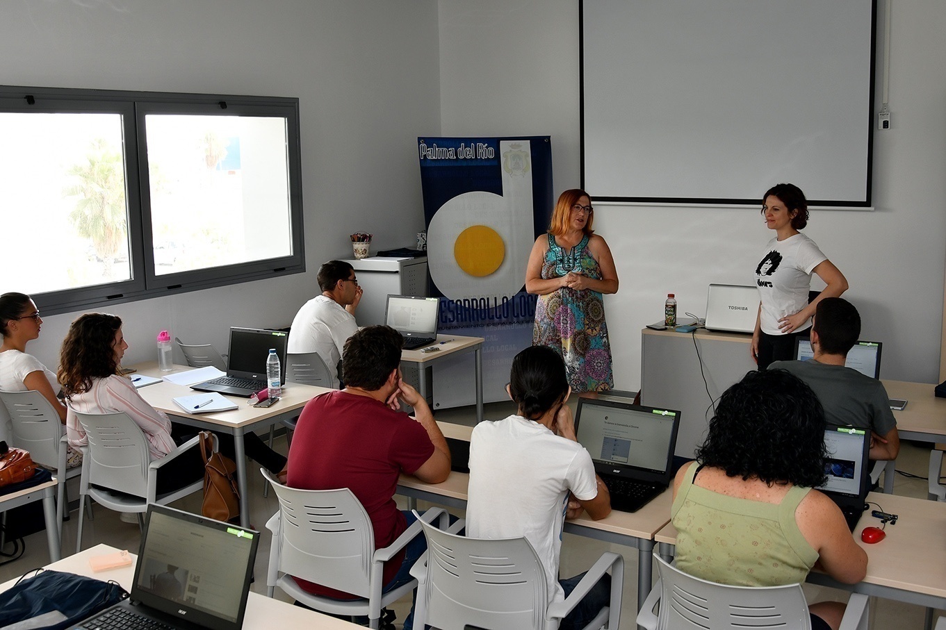 48 jóvenes de Palma del Río se forman en tres talleres de Nuevas Tecnologías aplicadas al comercio y de Restauración y mantenimiento de equipamientos culturales 1