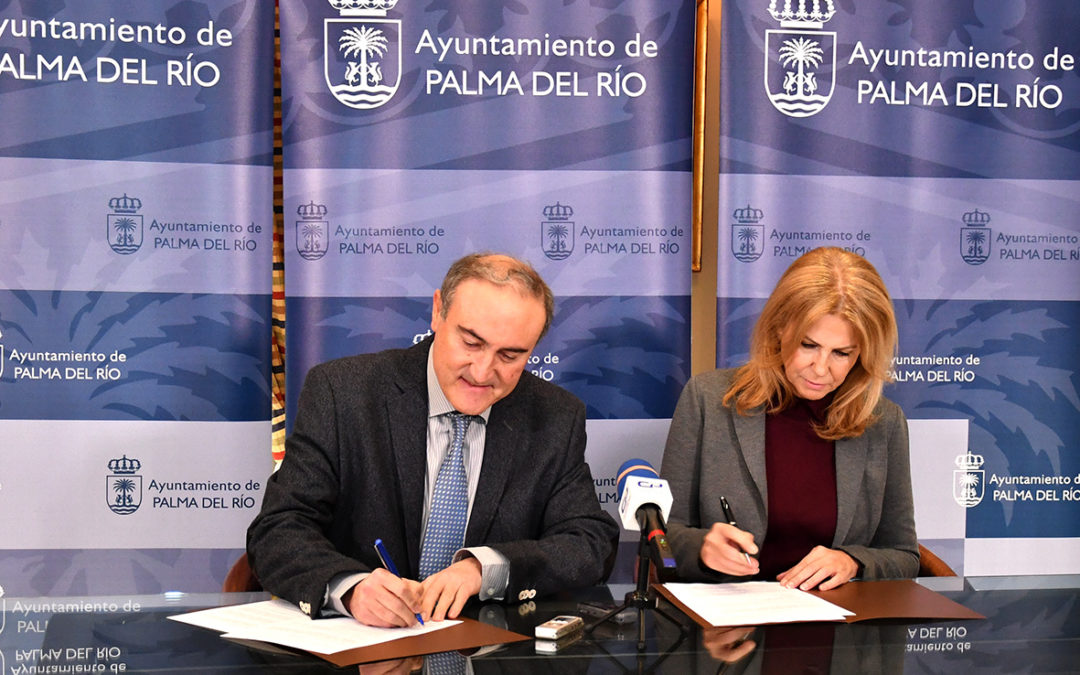 El Ayuntamiento y APROSUB firman un convenio para renovar parte del equipamiento del centro de Palma del Río