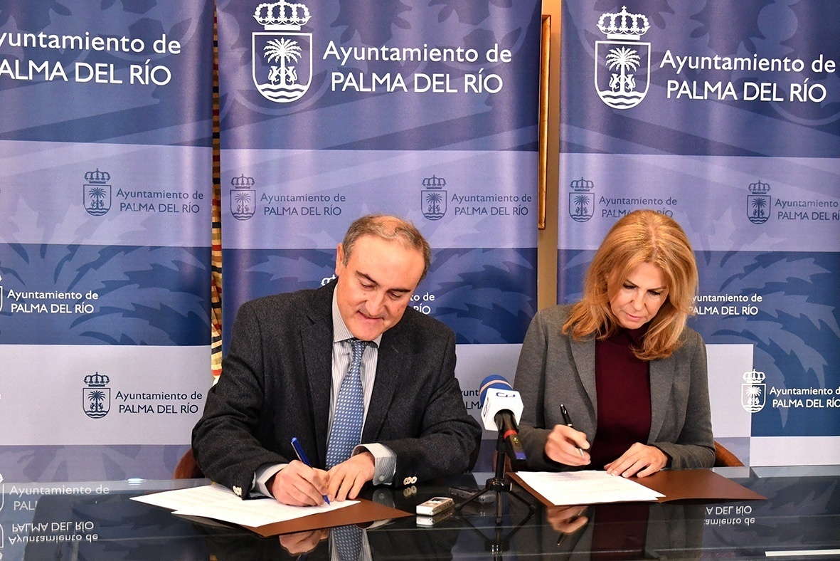 El Ayuntamiento y APROSUB firman un convenio para renovar parte del equipamiento del centro de Palma del Río 1