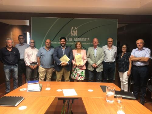 La alcaldesa de Palma del Río, acompañada de otros alcaldes de municipios ribereños del Guadalquivir, se reúnen con la Consejería de Economía para avanzar en la «Estrategia de Desarrollo del Valle del Guadalquivir»
