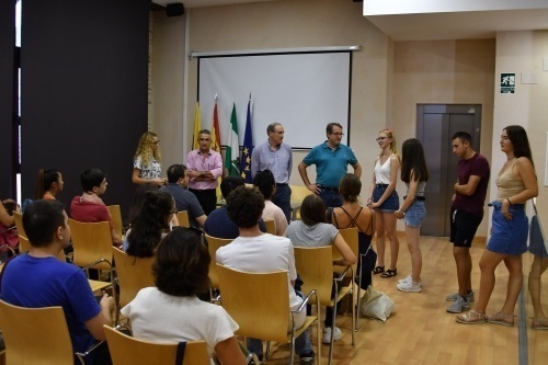 El Ayuntamiento de Palma del Río recibe a escolares de cinco países europeos del proyecto Erasmus+ «No memorize anymore, come and play for more»
