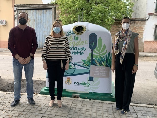 El Ayuntamiento y Ecovidrio retan a los habitantes de Palma del Río con la campaña “Dale luz verde al reciclaje de vidrio” 1
