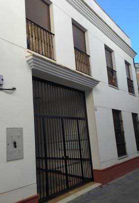 Enajenación de 3 viviendas y 5 plazas garajes de propiedad municipal, situadas entre C/ Madre Carmen Nº 3 y Feria Nº 41-a). 1
